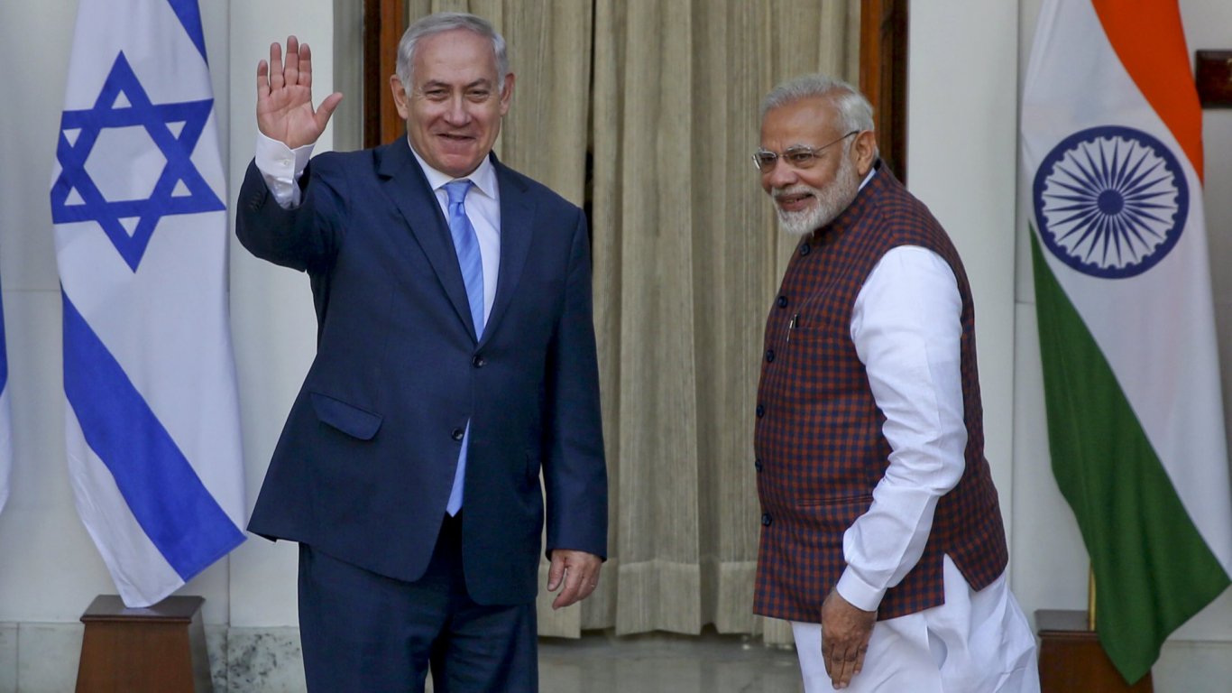 Израелският премиер Бенямин Нетаняху и индийският му колега Нарендра Моди в столицата на Индия Делхи