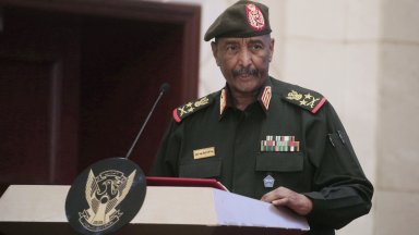 Суданската армия се изтегли от ключов град, стотици хиляди цивилни бягат