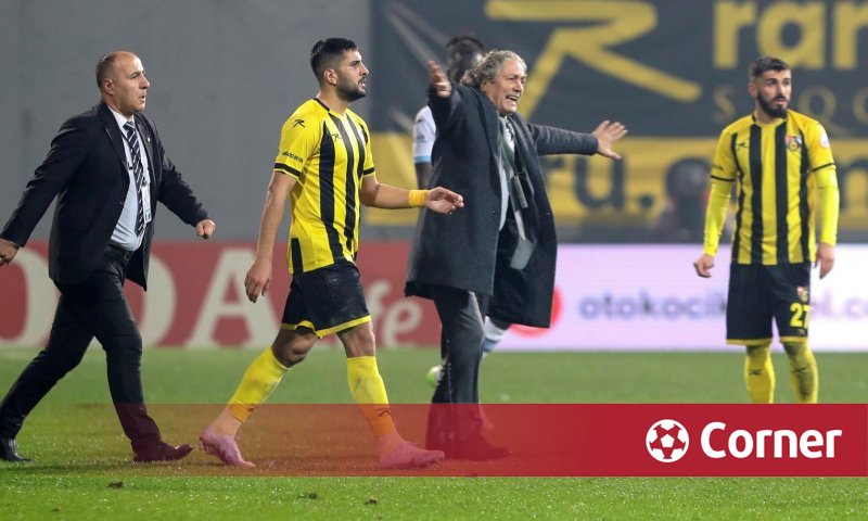 Un nouveau scandale dans le football turc : le président du club a expulsé l’équipe du terrain