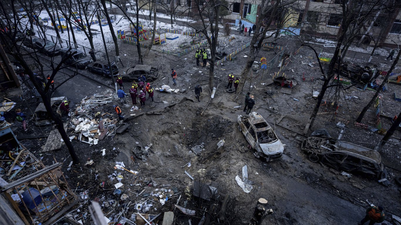 Стотици хиляди без ток в Донецк и Луганск, руска въздушна атака срещу Киев