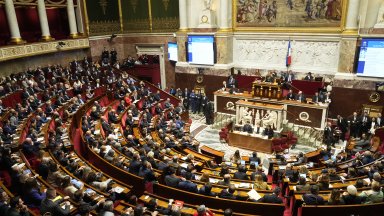 Френският парламент прие оспорван законопроект за имиграцията