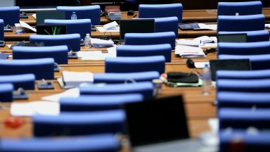 Вчера народните представители приеха промените в основния закон на второ