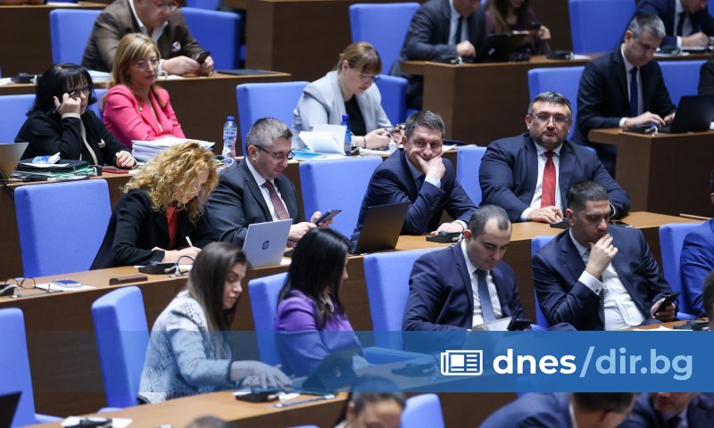 От гласували 237 депутати 165 бяха за 71 против и