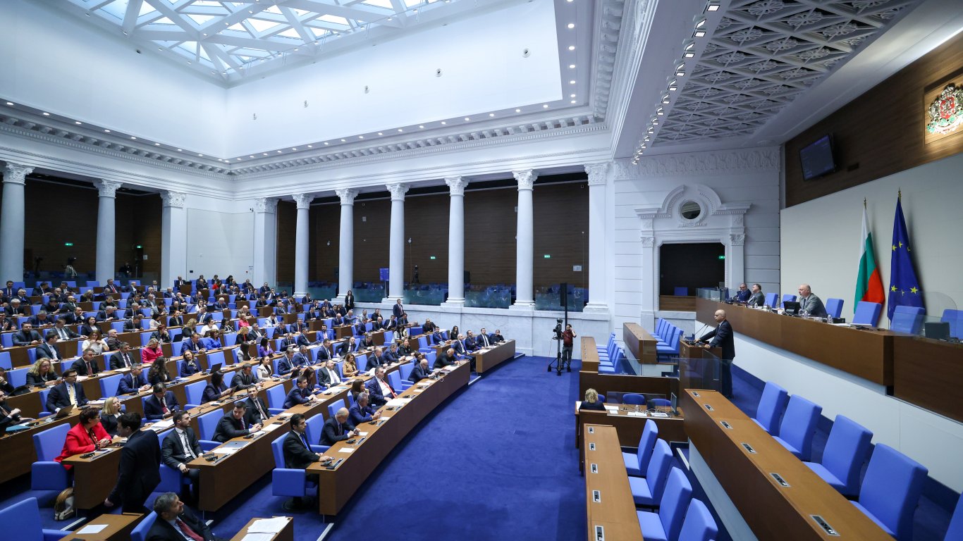 16 извънредни заседания, 79 закона, 209 решения: Какво свършиха депутатите през 2023 г.