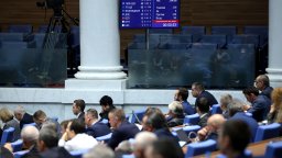 БСП, "Възраждане" и ИТН се скараха кой помага на управляващите 