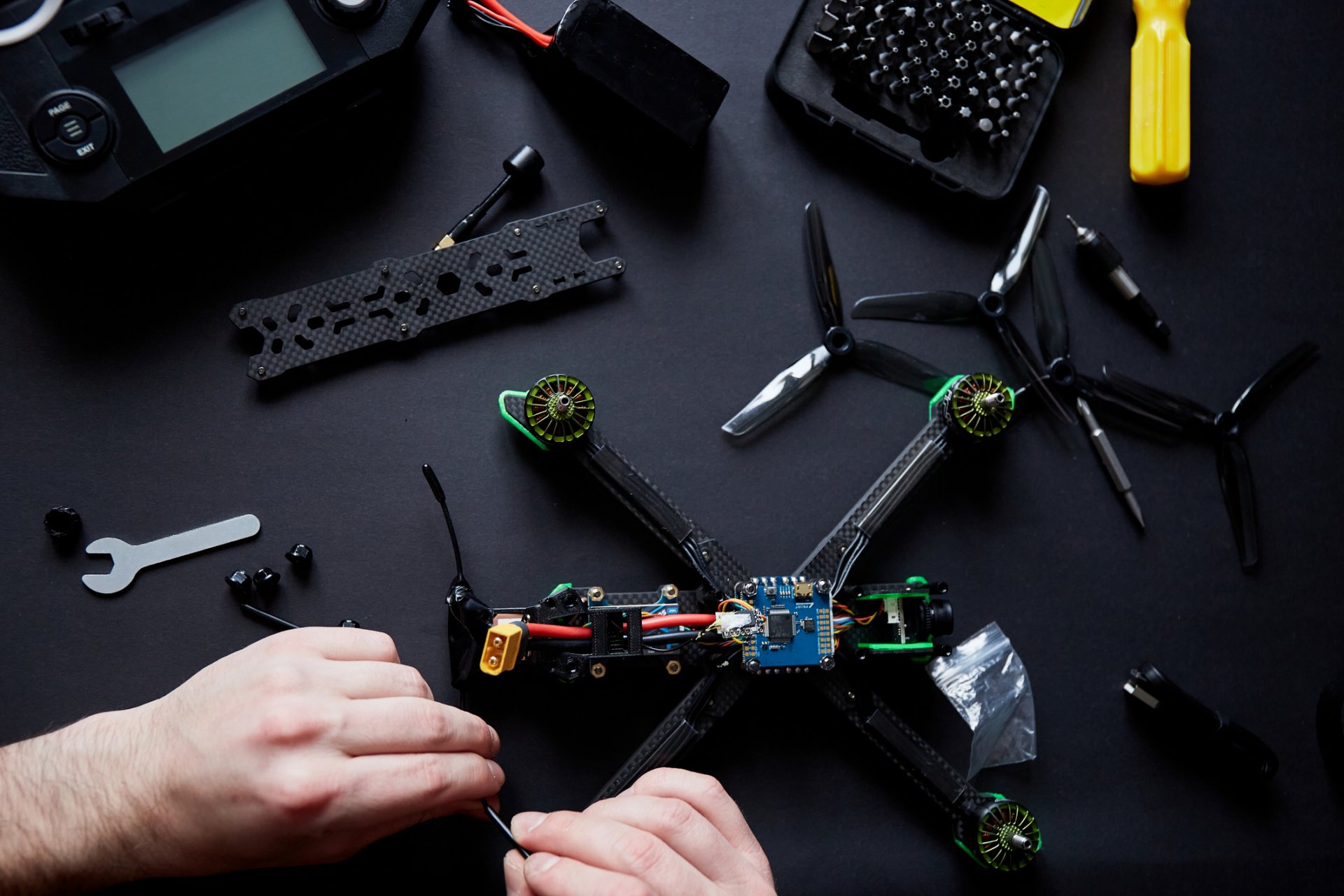 FPV-дроновете са лести за сглобяване