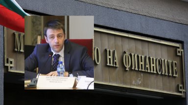 Той е доктор по икономика и публични политики от Оксфордския