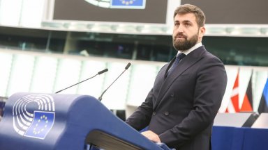 В момента се намирам на сърбо хърватската граница на пункта Батровци