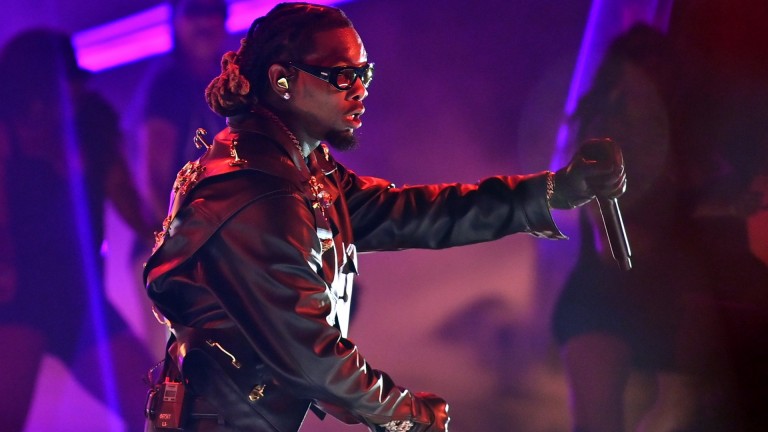 Offset отпразнува ЧРД с жена, заради която Карди Би почти влезе в затвора