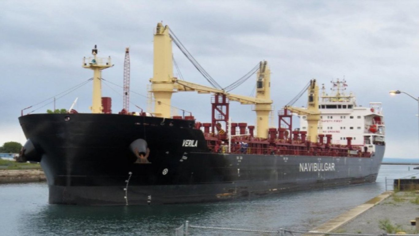 Петима българи от екипажа на кораба "Верила" са задържани в Ирландия