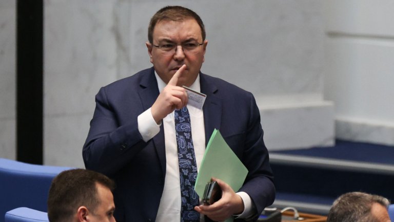 Костадин Ангелов: Ако Делян Добрев подаде оставка, това би било личен акт