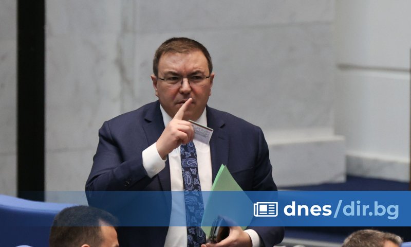 Президентът не разбира нищо от здравеопазване, но се опитва да