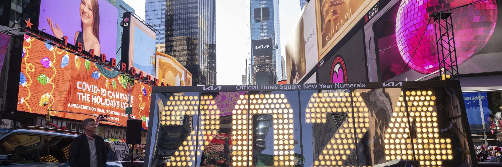 "Таймс скуеър" в Ню Йорк се подготвя за посрещането на 2024 г.