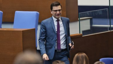 В доклада на Комисията по бюджет и финанси се посочва