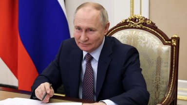 „Никога няма да отстъпим“: Путин поздрави руснаците за Нова година
