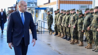 Радев поздрави военнослужещите от българския контингент за това че са