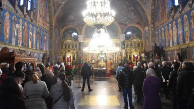 Празнична Златоустова света Литургия бе отслужена в катедралния храм "Света Неделя" в София