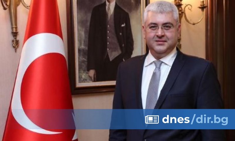 Указът е публикуван в Държавен вестник и влезе в сила.
За