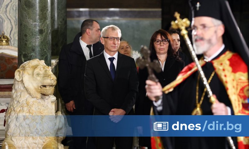 Снимка: БТА Сред вярващите в патриаршеската катедрала Св. Александър Невски