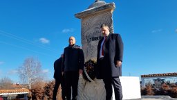 На митинг пред хиляди: Пеевски свърза Възродителния процес с променената Конституция