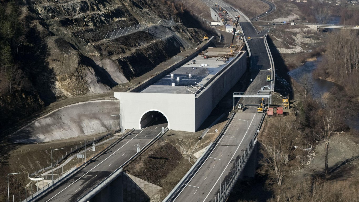 Тунелът преди 'Железница' е почти готов