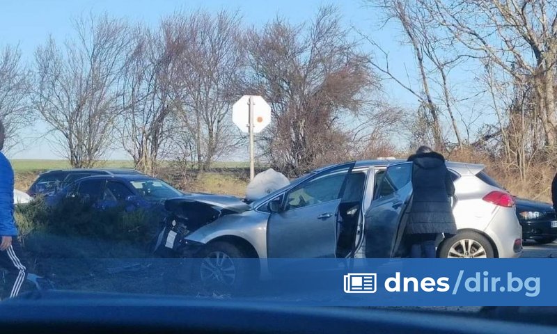 Катастрофата между лекия автомобил и джипа е станала в района