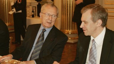 Заедно с мозъчните си тръстове Клуб свидетел Club tйmoin или