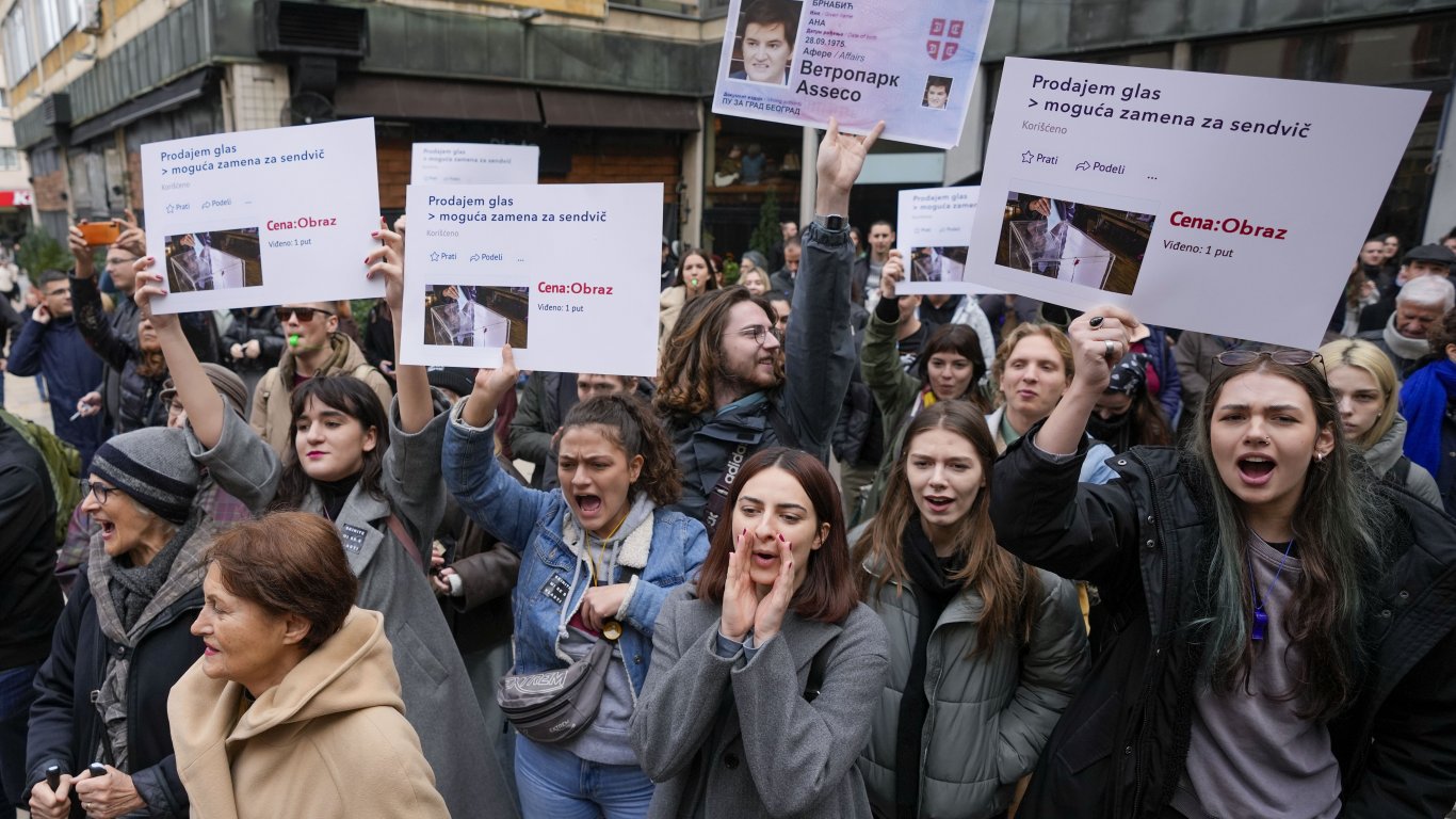 И студентите в Белград се вдигнаха на протест, готвят 24-часова блокада на столицата