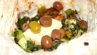 Капама в зелка: Свежи зеленчуци и сочни мръвчици