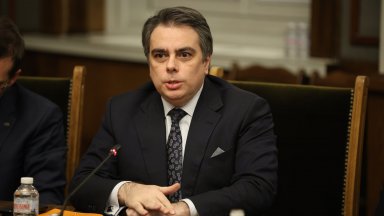 Асен Василев очаква дефицит от 2,5%, а не 3% за 2023 г. 
