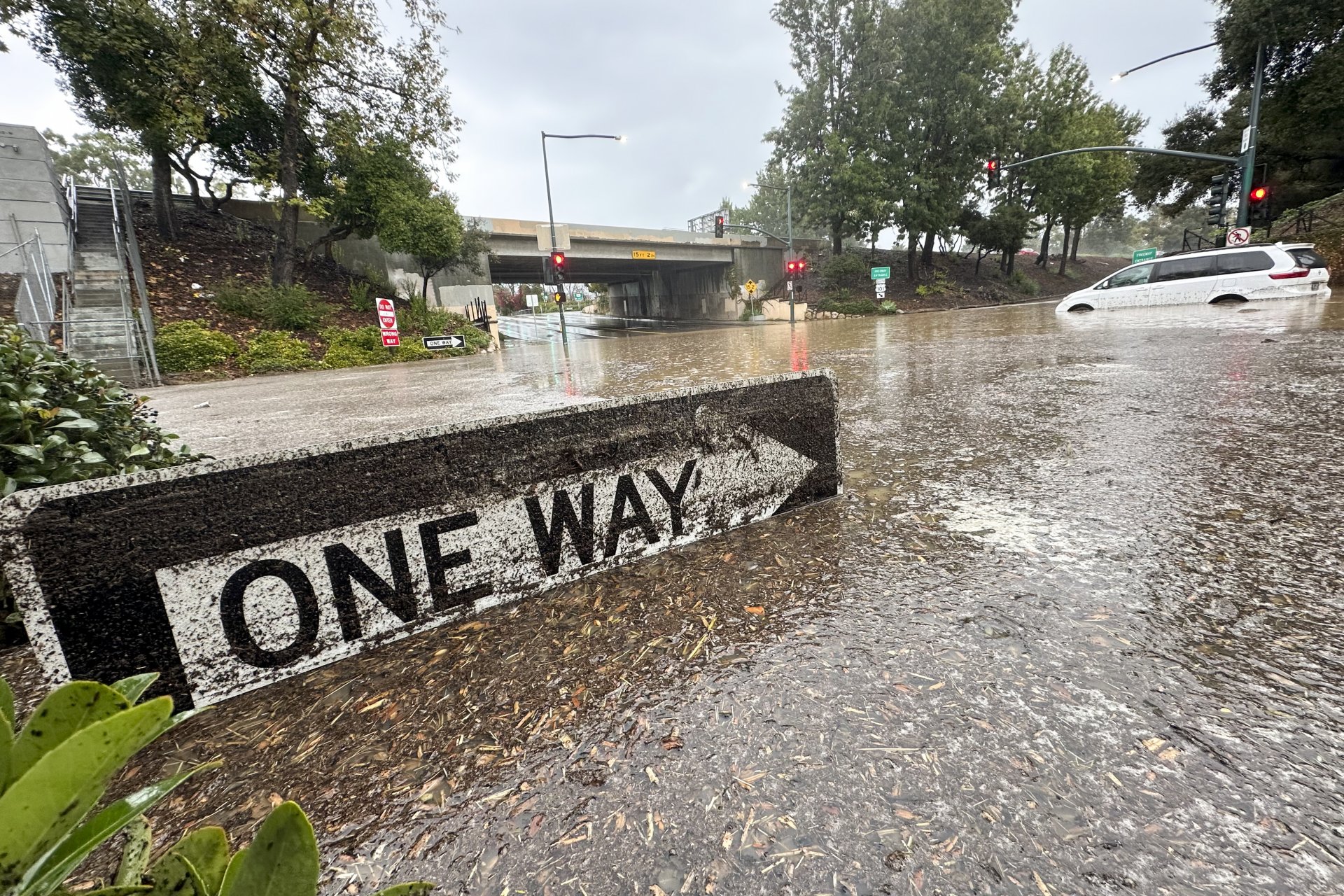 Наводнена улица в Санта Барбара, Калифорния, 21 декември 2023 година