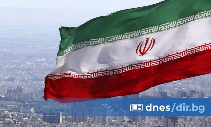 Иран екзекутира мъж, обвинен в , предаде Ройтерс. Виж още