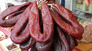 Униформените служители са заловени при акция на отдел Вътрешна сигурност