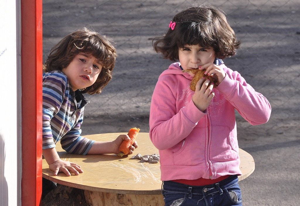 Деца от бежанския лагер край Харманли