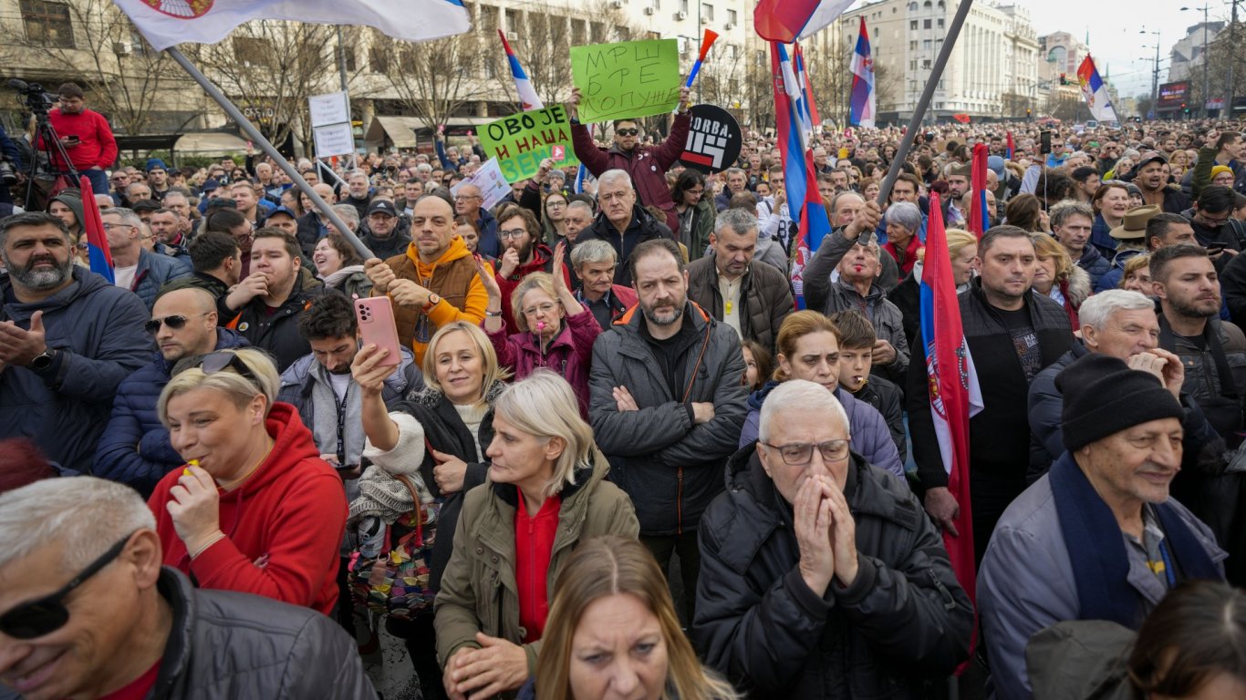 Хиляди излязоха в Белград на най-големия протест след изборите