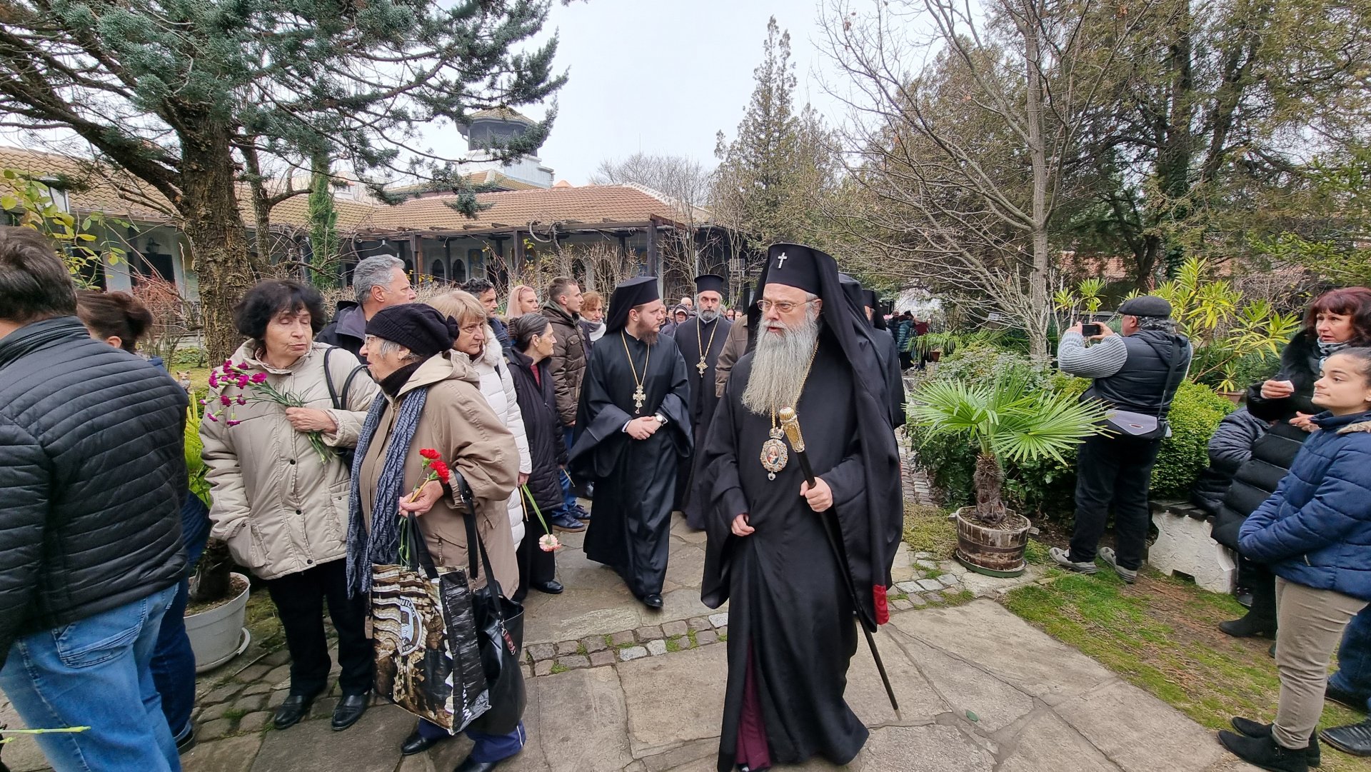 Пловдивският митрополит Николай поведе траурната служба в храма "Свето Успение Богородично" 