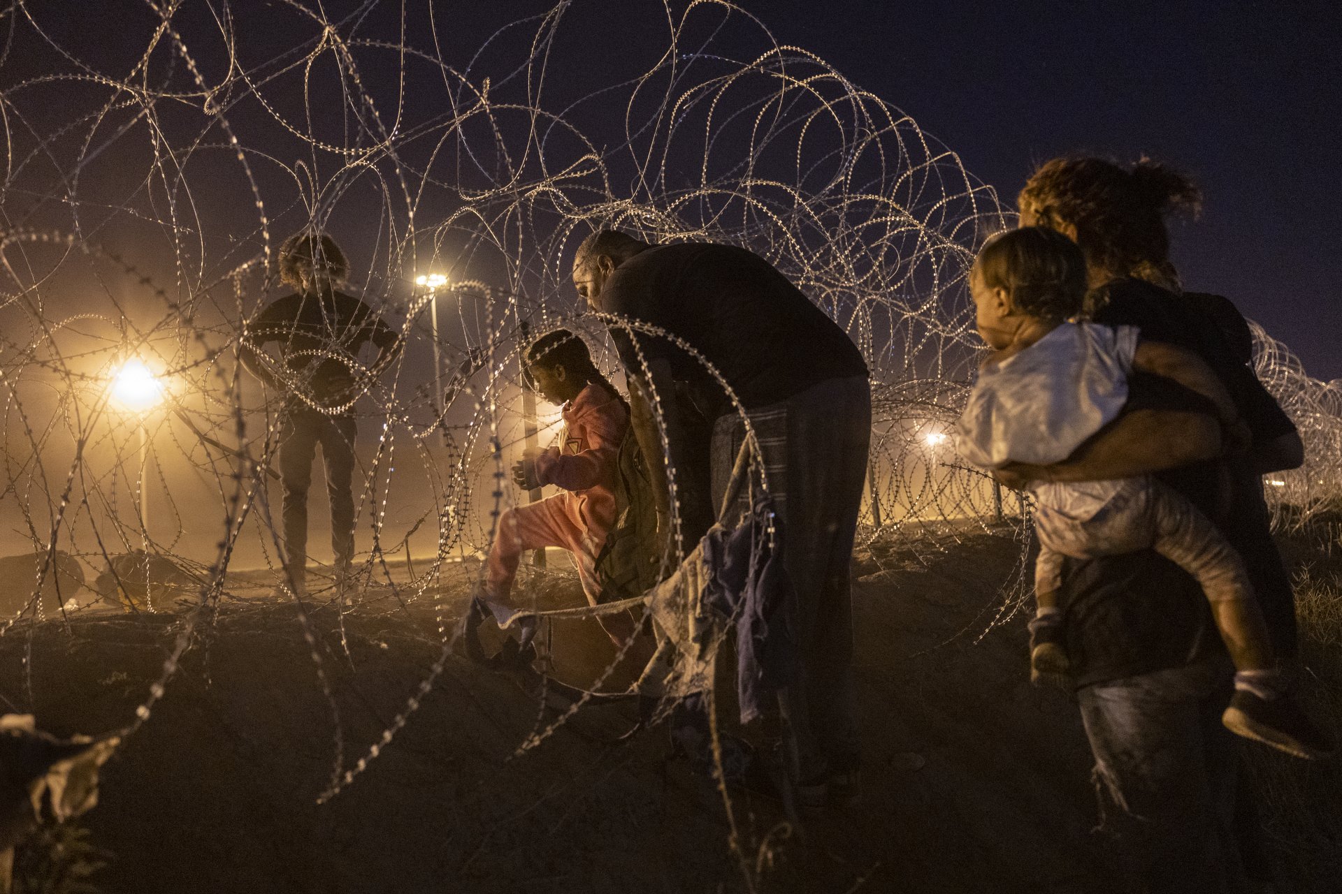 Вълна от мигранти след като рестрикциите заради пандемията отпаднаха 