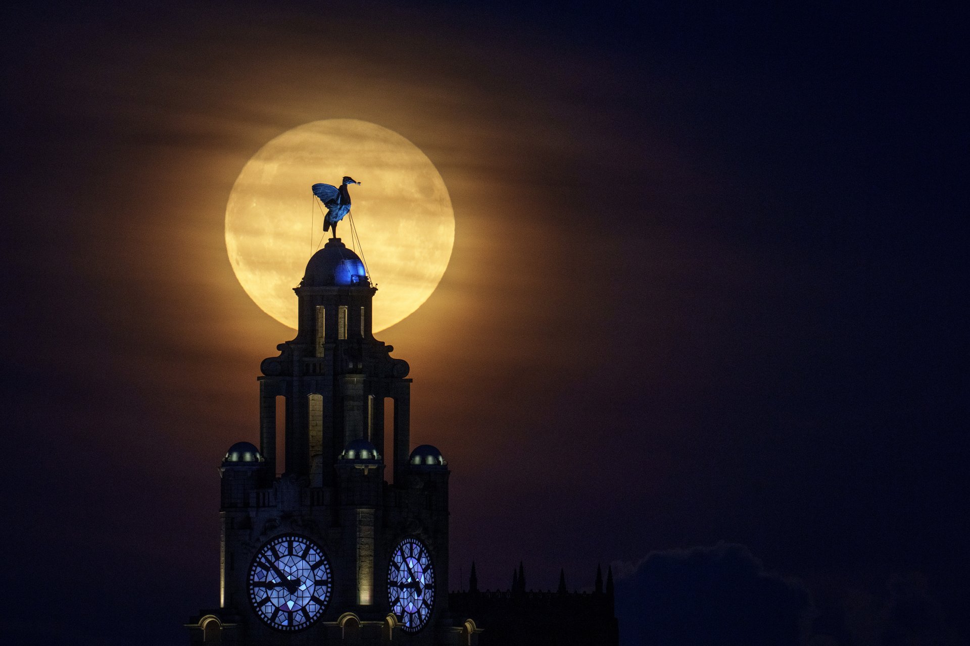 Втората синя луна в Ливърпул