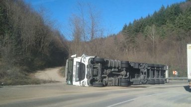 Шофьор на камион е загинал при катастрофа по пътя Русе Бяла