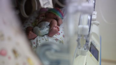 Момченцето е наречено Минчо тежи 2 850 грама и е с