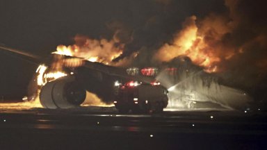 Всички писти на летище Ханеда са били затворени съобщи говорител