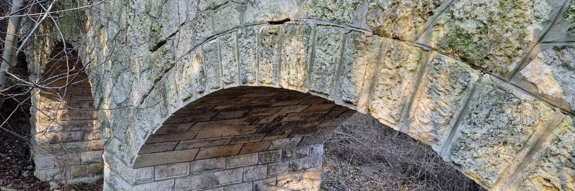 Единственият каменен мост във Варна се превърна в туристическа атракция