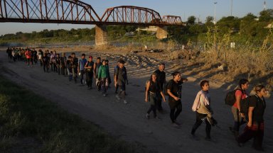 САЩ отварят границите с Мексико, незаконната имиграция намаляла