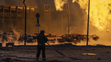 Този призив идва в момент когато Западът се колебае относно