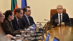 Денков: Дефицитът падна до 2,2%, три пъти под апокалиптичните прогнози