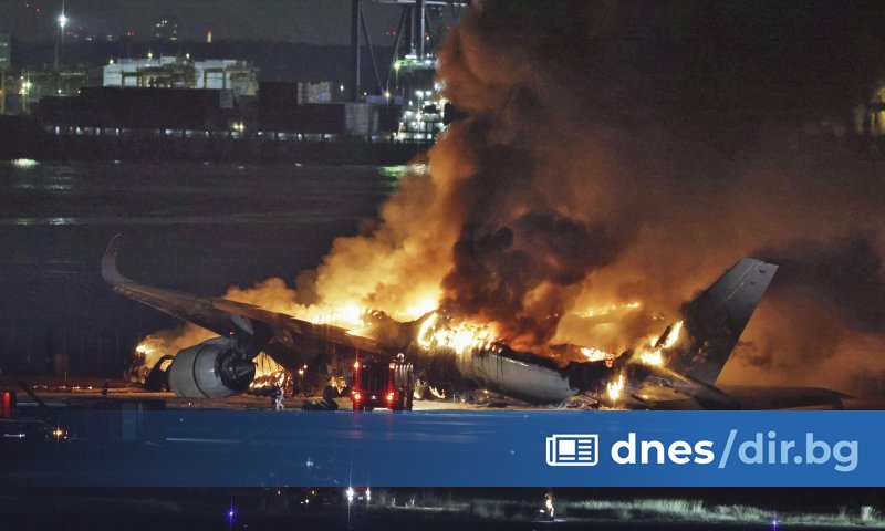 Като по чудо всичките 379 пътници и екипаж от самолет