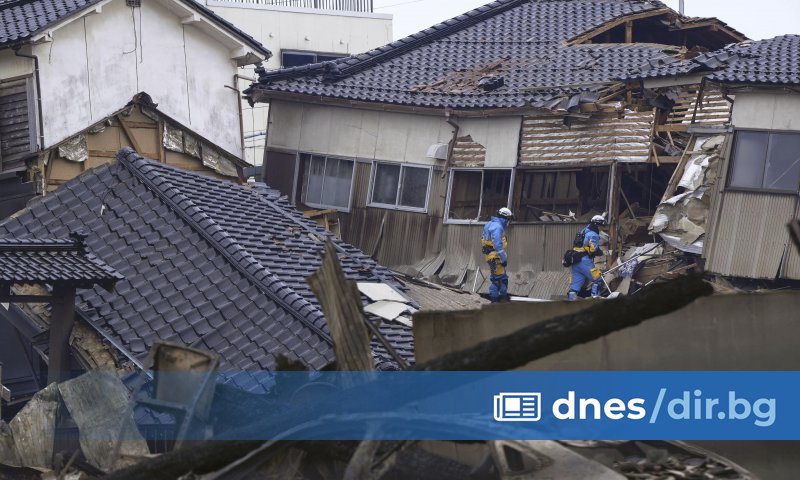 Снимка: AP/БТА Изминаха два дни от земетресението с магнитуд 7,6,