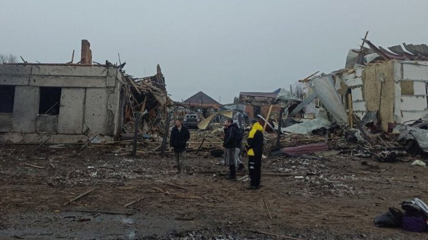 Над 100 повредени и разрушени къщи в бомбардираното погрешка руско село (видео)