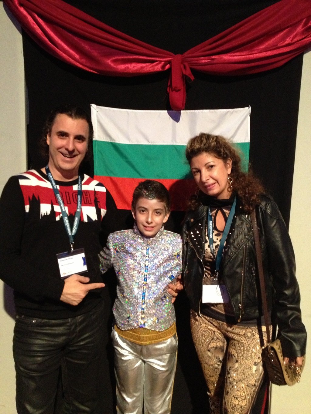 На Евровизия в  Женева със семейството си