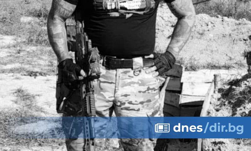 Светослав Славков е на 31 години. Известен е в българските